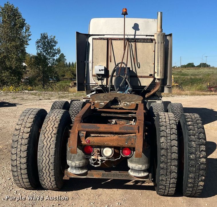 image for item LC9212 1997 Volvo WIA semi truck