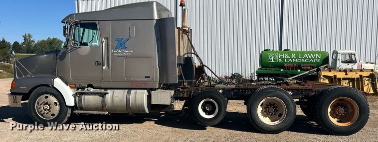 image for item LC9212 1997 Volvo WIA semi truck