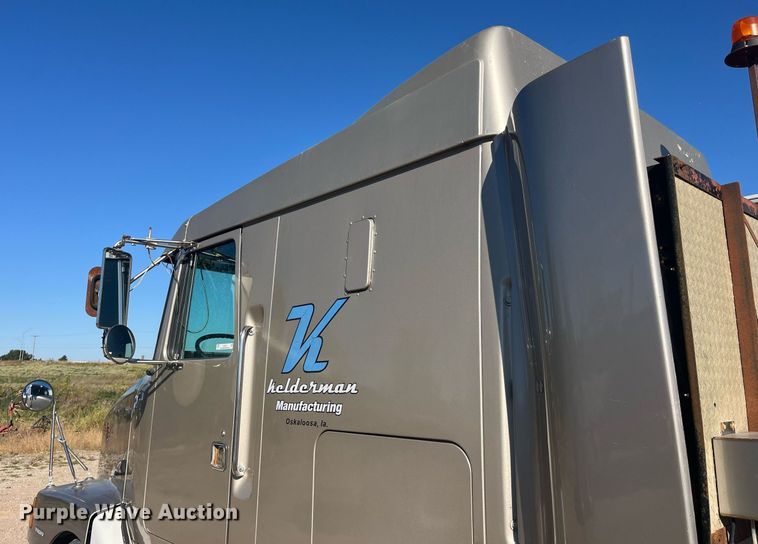 image for item LC9212 1997 Volvo WIA semi truck