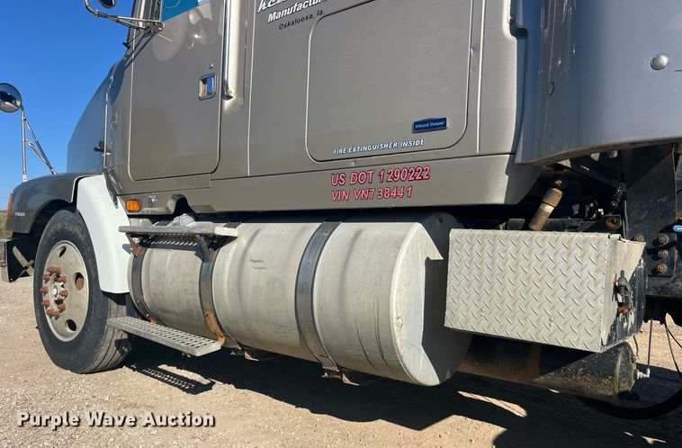 image for item LC9212 1997 Volvo WIA semi truck