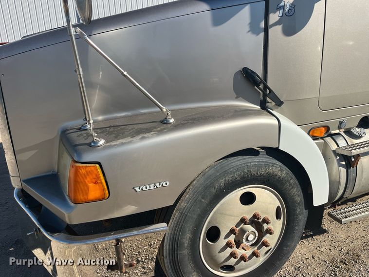 image for item LC9212 1997 Volvo WIA semi truck