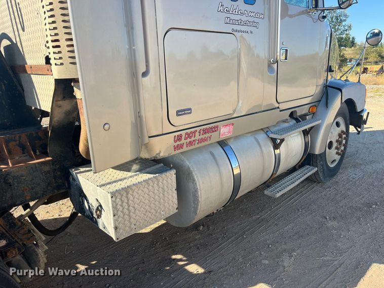 image for item LC9212 1997 Volvo WIA semi truck