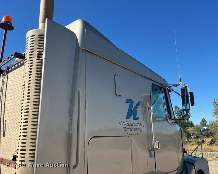 image for item LC9212 1997 Volvo WIA semi truck