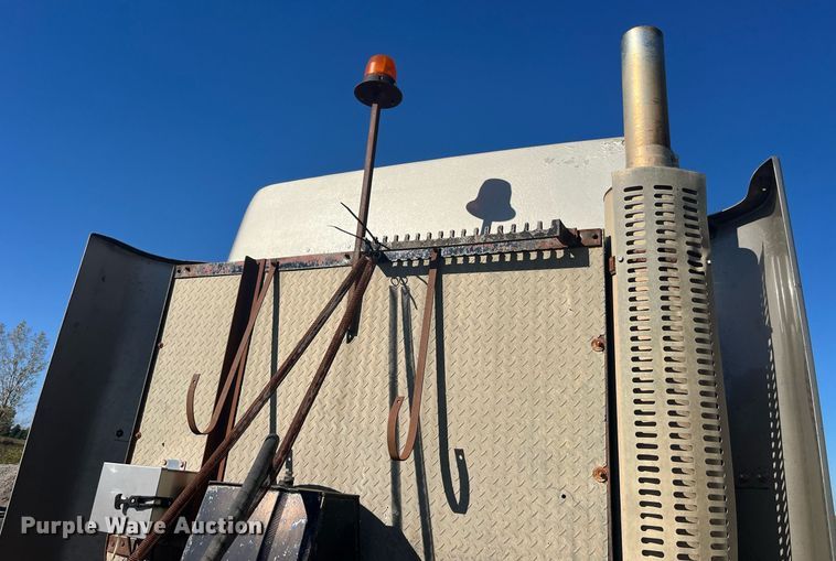 image for item LC9212 1997 Volvo WIA semi truck