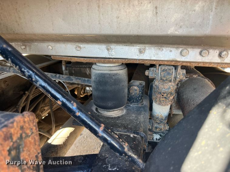 image for item LC9212 1997 Volvo WIA semi truck