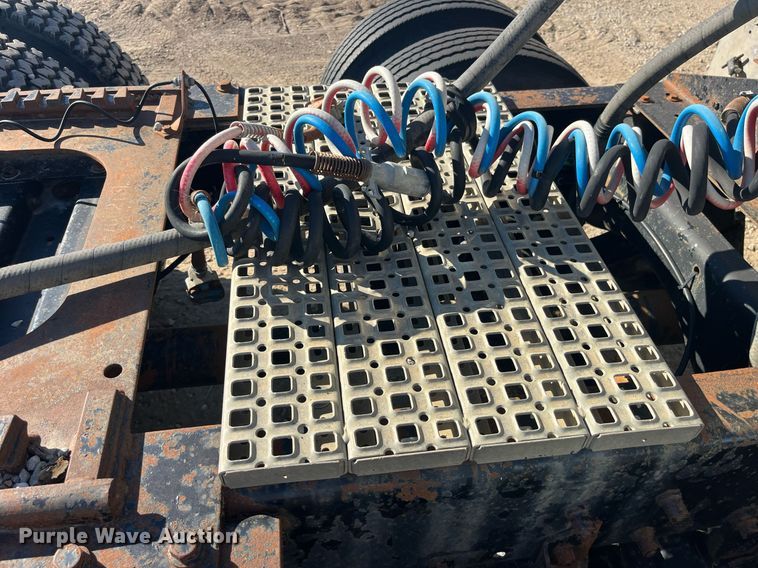 image for item LC9212 1997 Volvo WIA semi truck