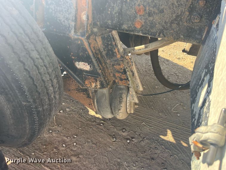 image for item LC9212 1997 Volvo WIA semi truck