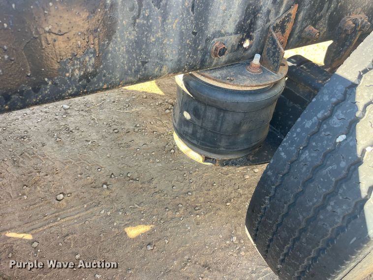 image for item LC9212 1997 Volvo WIA semi truck