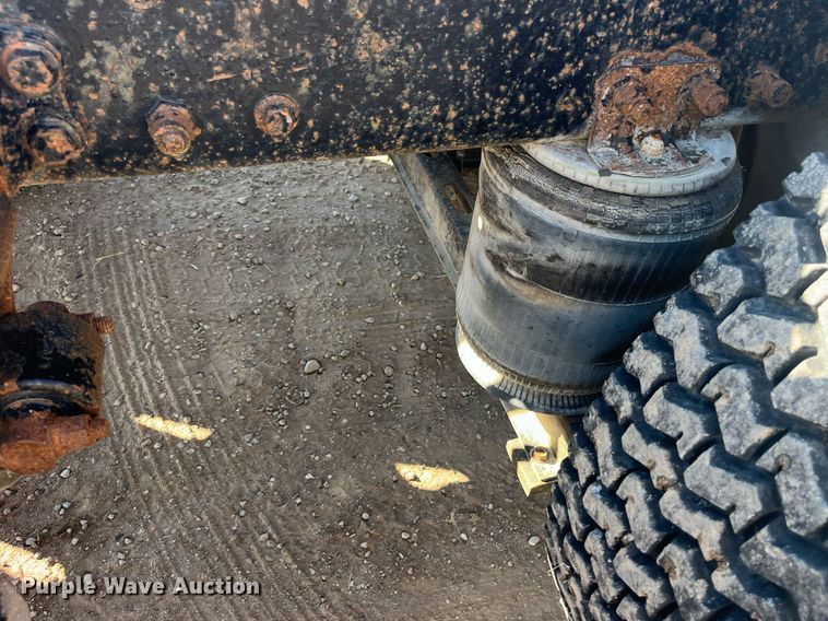 image for item LC9212 1997 Volvo WIA semi truck