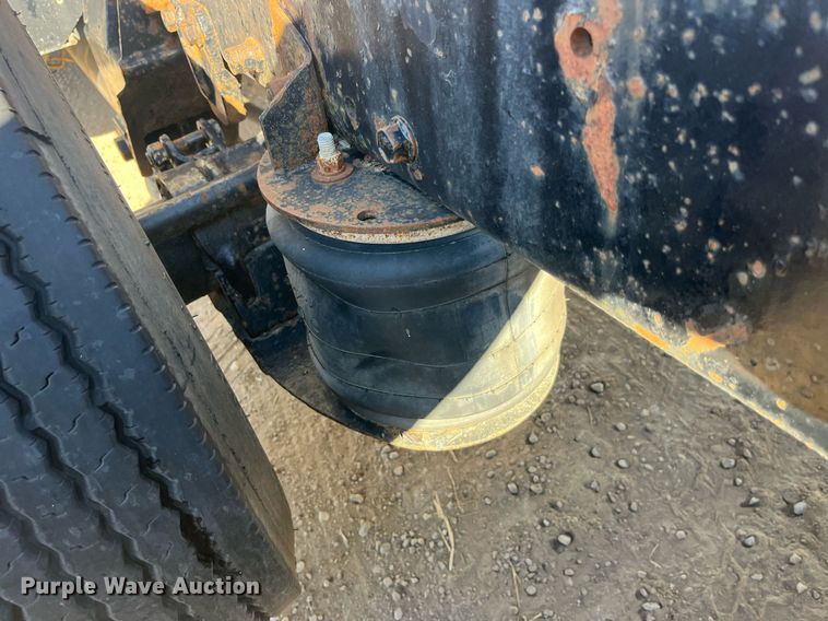 image for item LC9212 1997 Volvo WIA semi truck