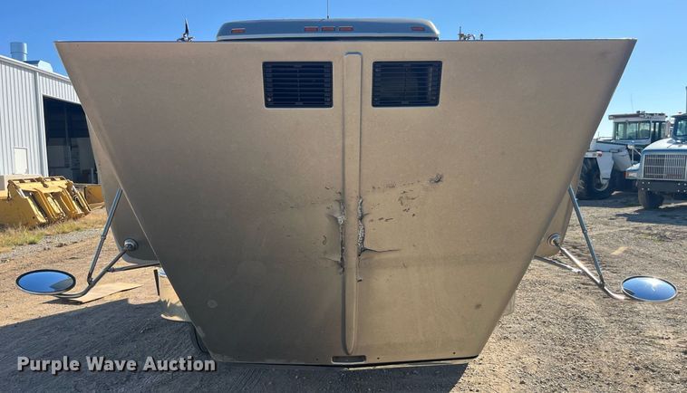 image for item LC9212 1997 Volvo WIA semi truck