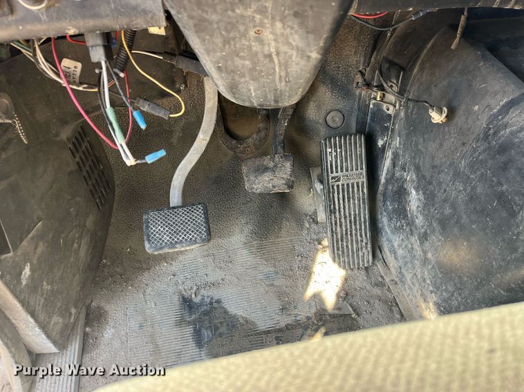 image for item LC9212 1997 Volvo WIA semi truck