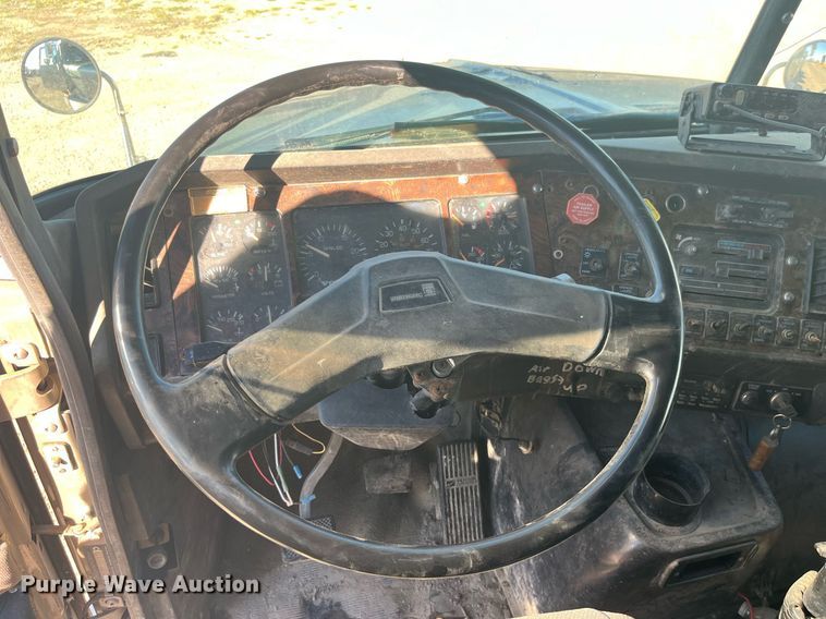 image for item LC9212 1997 Volvo WIA semi truck