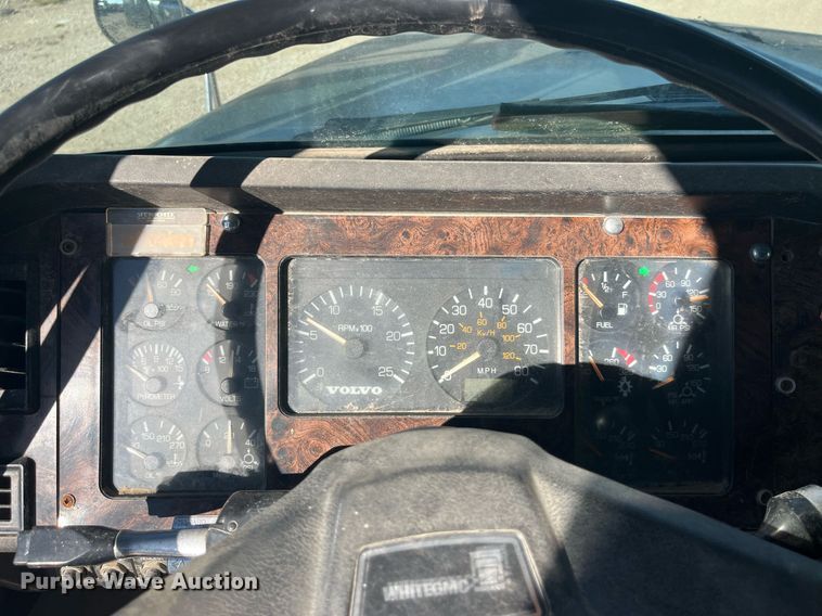 image for item LC9212 1997 Volvo WIA semi truck