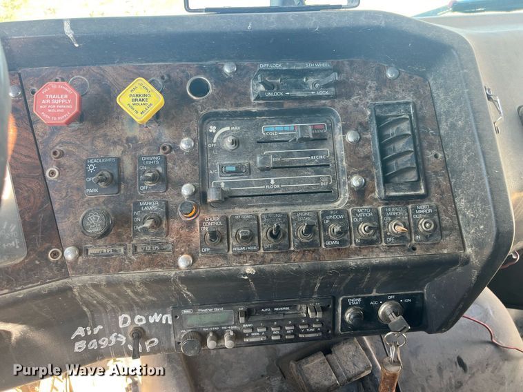 image for item LC9212 1997 Volvo WIA semi truck