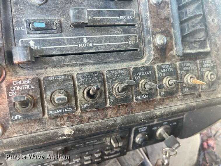 image for item LC9212 1997 Volvo WIA semi truck