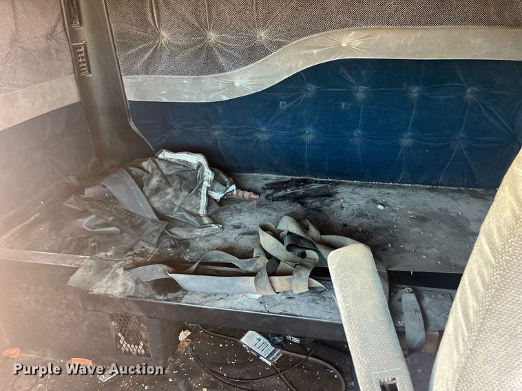 image for item LC9212 1997 Volvo WIA semi truck