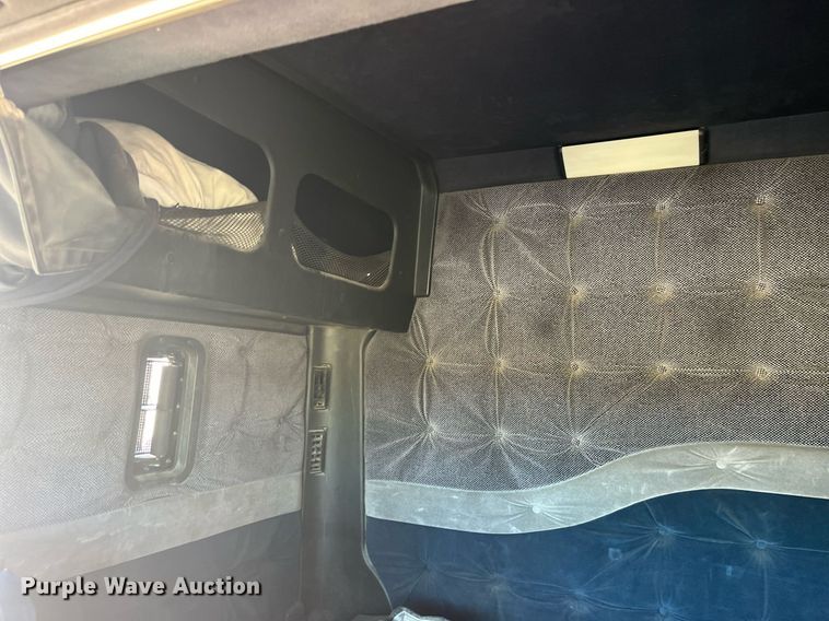 image for item LC9212 1997 Volvo WIA semi truck