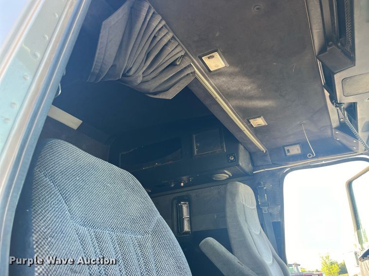 image for item LC9212 1997 Volvo WIA semi truck