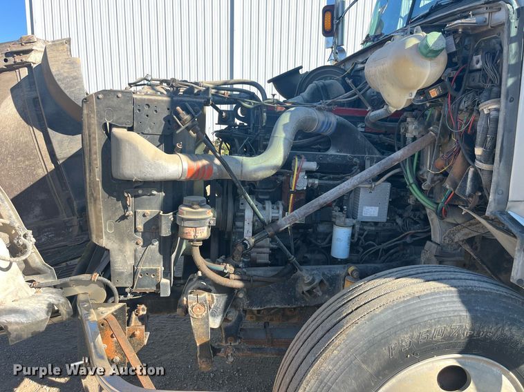 image for item LC9212 1997 Volvo WIA semi truck