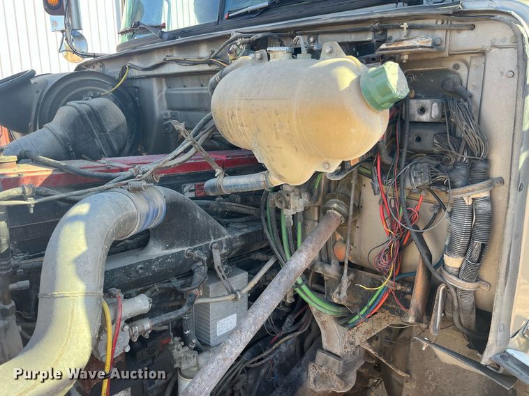 image for item LC9212 1997 Volvo WIA semi truck