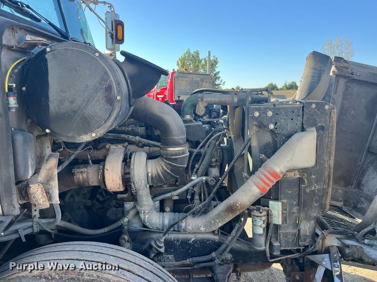 image for item LC9212 1997 Volvo WIA semi truck