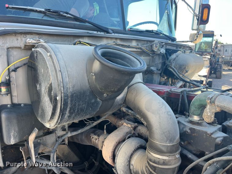 image for item LC9212 1997 Volvo WIA semi truck