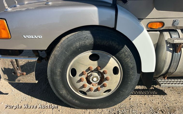 image for item LC9212 1997 Volvo WIA semi truck