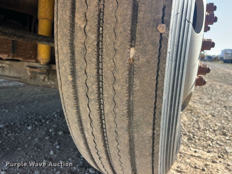 image for item LC9212 1997 Volvo WIA semi truck