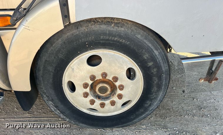 image for item LC9212 1997 Volvo WIA semi truck