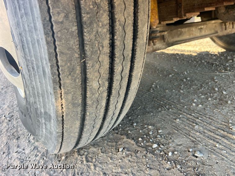 image for item LC9212 1997 Volvo WIA semi truck