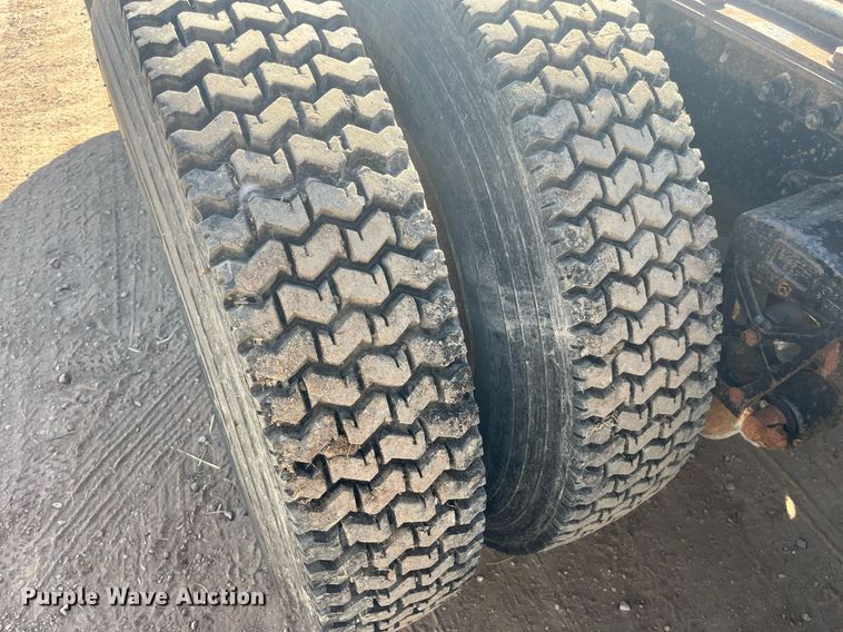 image for item LC9212 1997 Volvo WIA semi truck