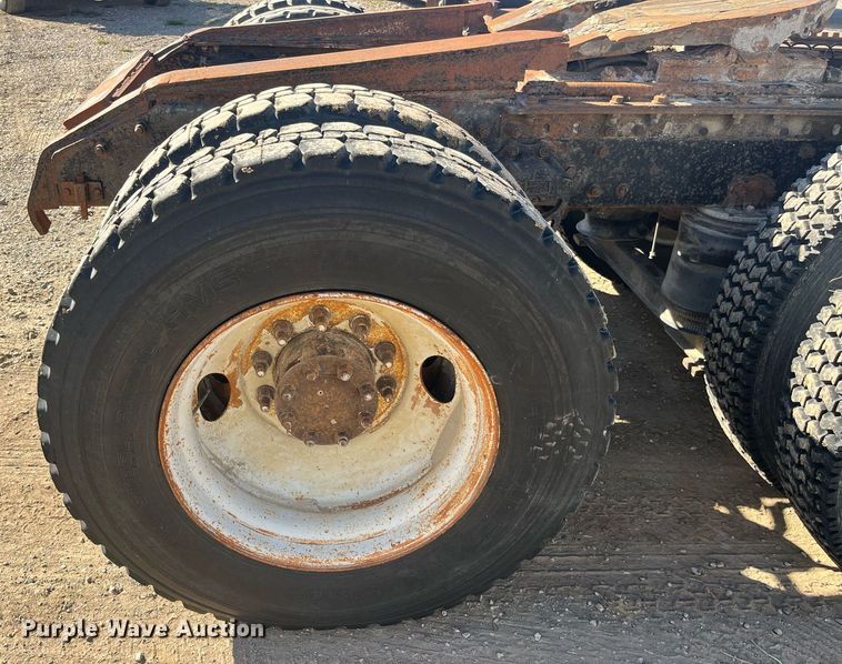 image for item LC9212 1997 Volvo WIA semi truck