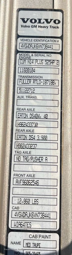 image for item LC9212 1997 Volvo WIA semi truck