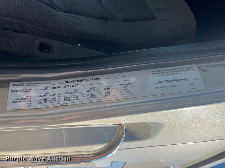 image for item LC9212 1997 Volvo WIA semi truck