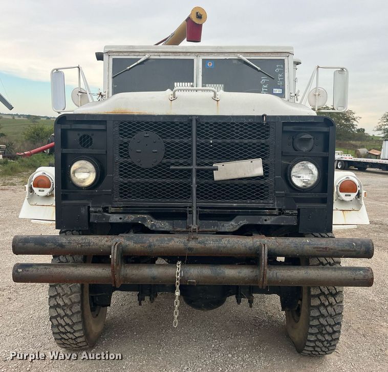 image for item LC9220 2002 American General MP3 semi truck