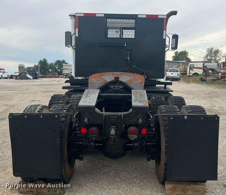 image for item LC9220 2002 American General MP3 semi truck