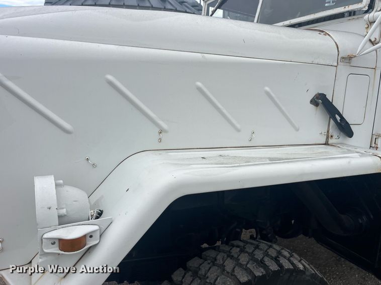 image for item LC9220 2002 American General MP3 semi truck