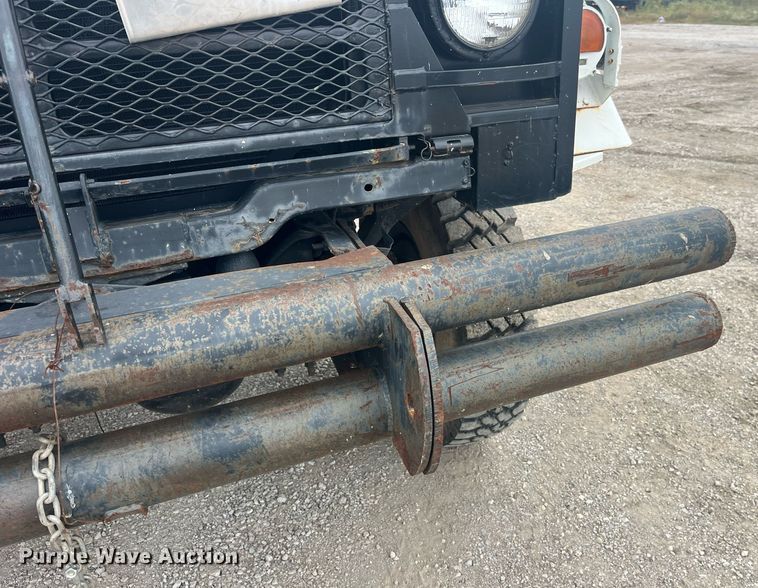 image for item LC9220 2002 American General MP3 semi truck