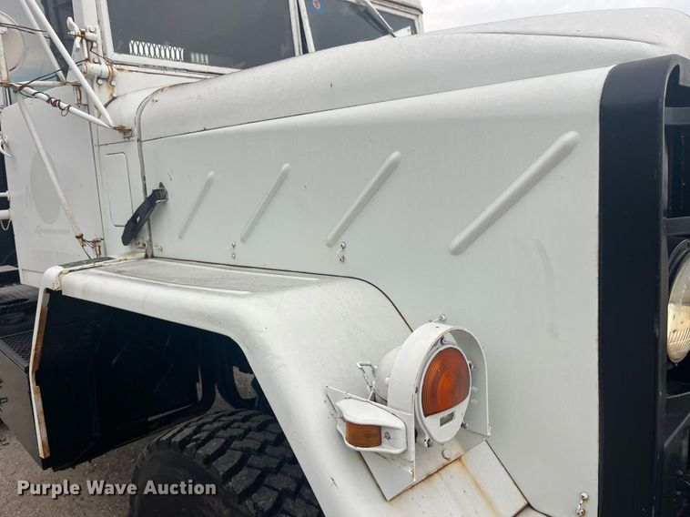 image for item LC9220 2002 American General MP3 semi truck