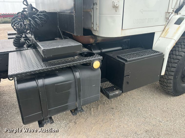 image for item LC9220 2002 American General MP3 semi truck