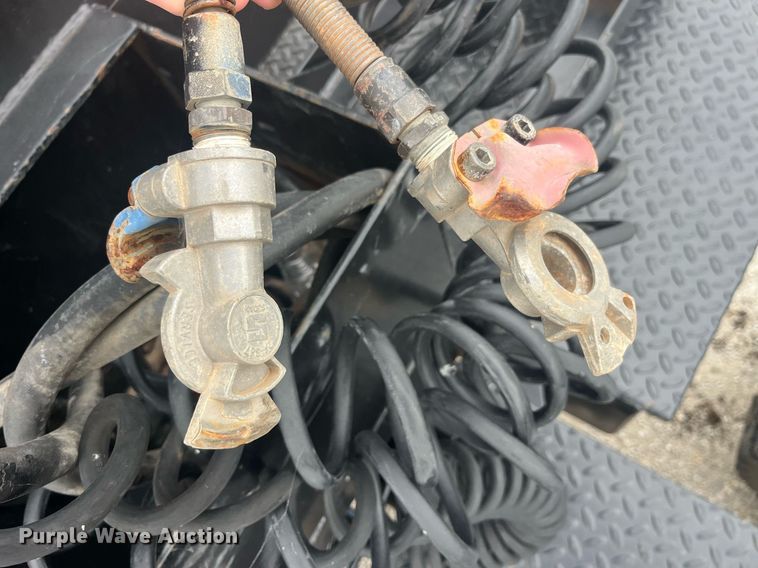 image for item LC9220 2002 American General MP3 semi truck