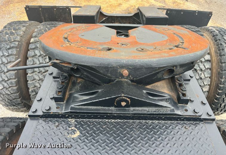 image for item LC9220 2002 American General MP3 semi truck