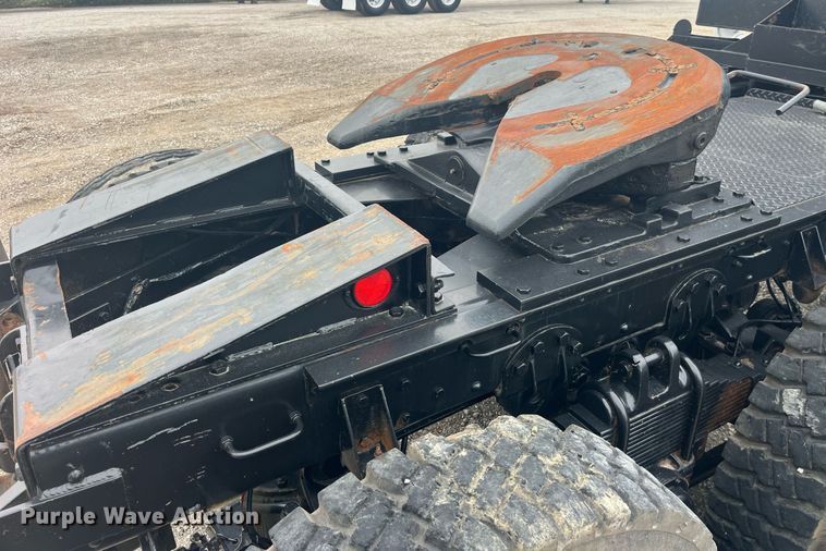 image for item LC9220 2002 American General MP3 semi truck