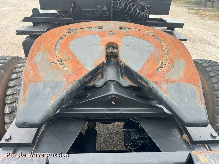 image for item LC9220 2002 American General MP3 semi truck