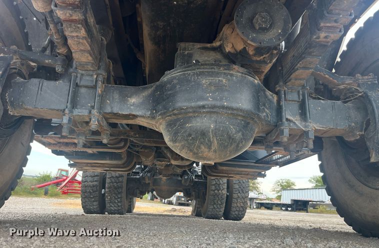 image for item LC9220 2002 American General MP3 semi truck