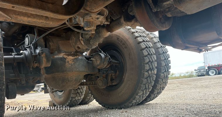 image for item LC9220 2002 American General MP3 semi truck