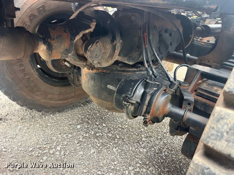 image for item LC9220 2002 American General MP3 semi truck