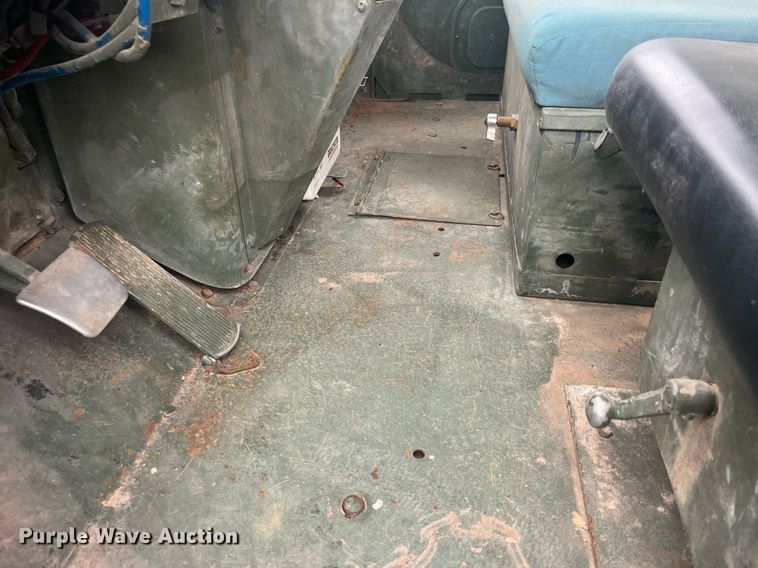 image for item LC9220 2002 American General MP3 semi truck