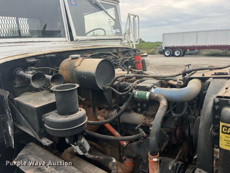 image for item LC9220 2002 American General MP3 semi truck